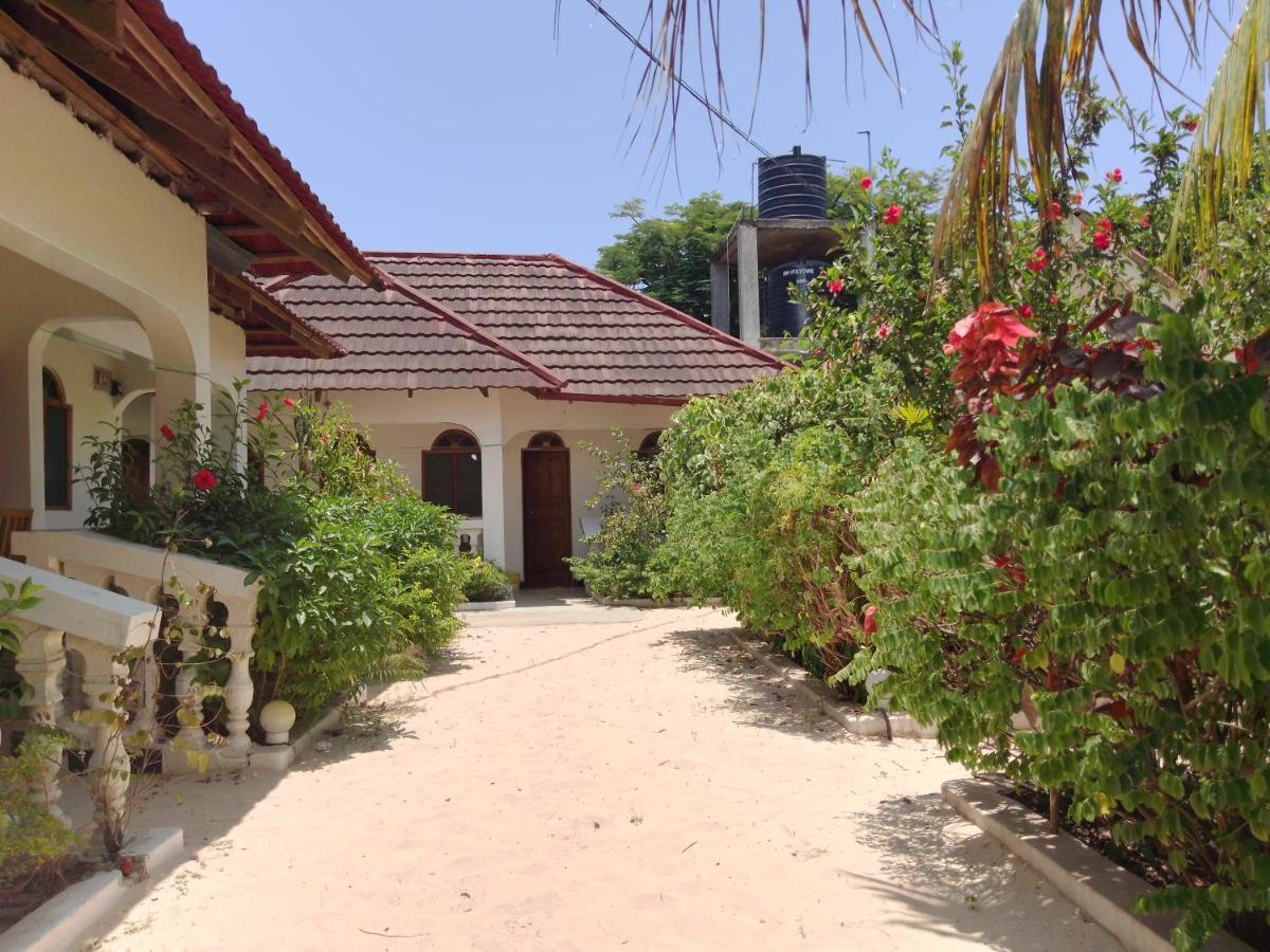 H & H Bungalows Nungwi Exteriör bild