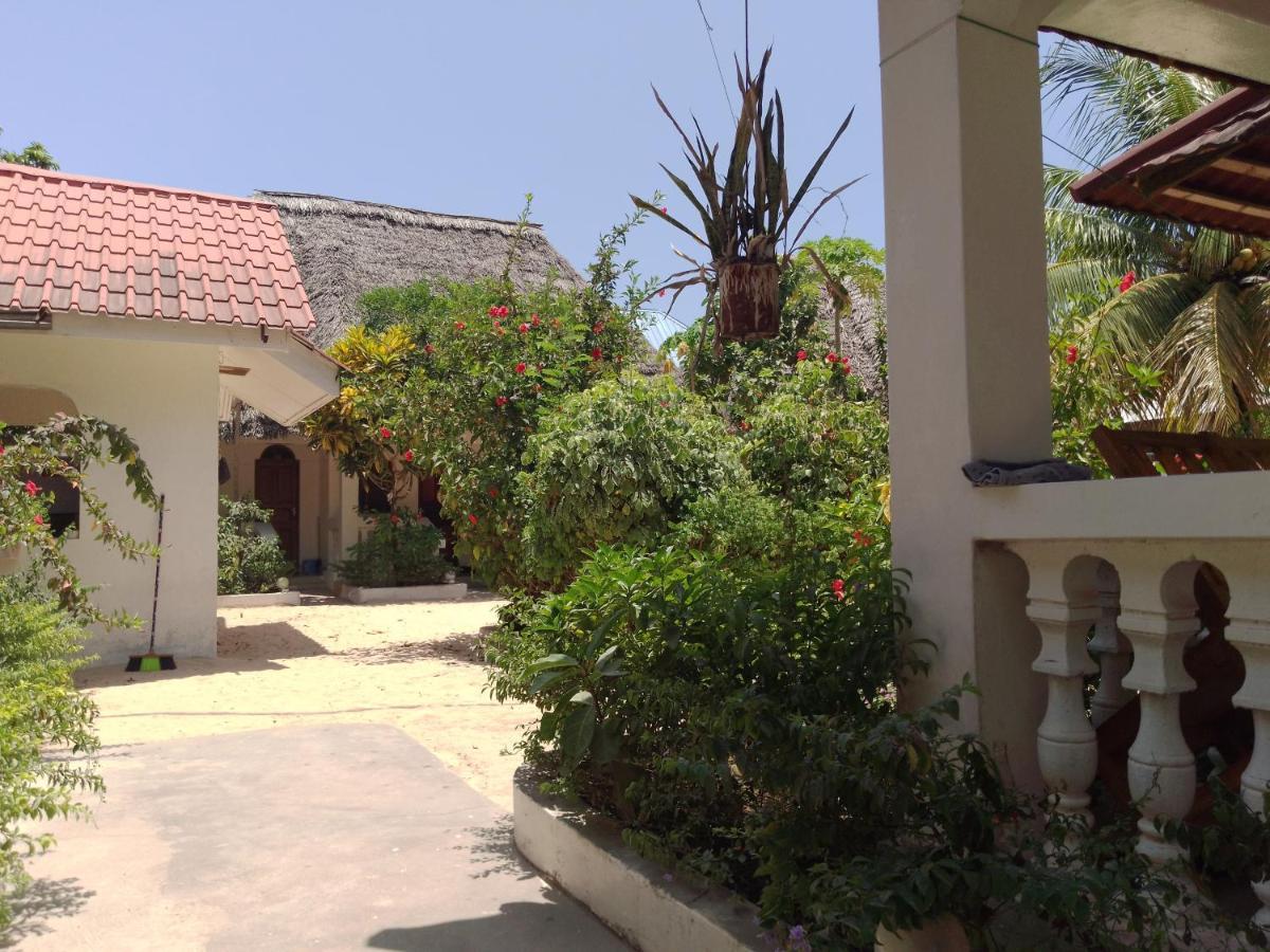 H & H Bungalows Nungwi Exteriör bild