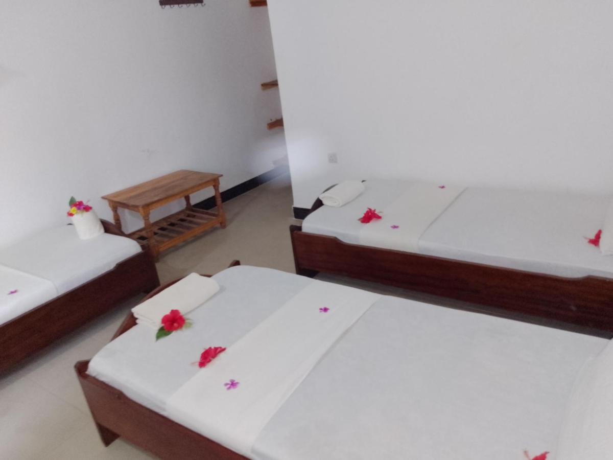 H & H Bungalows Nungwi Exteriör bild